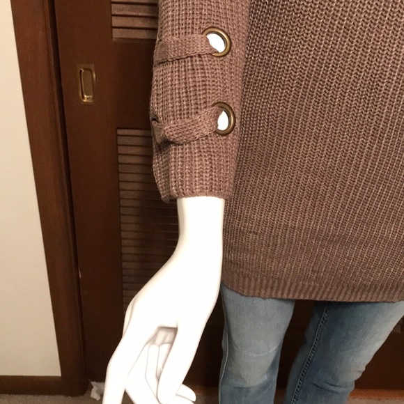 🆕 Miracle Lace Up Sweater - Picture 4 of 6